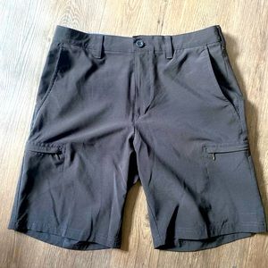 IZOD Cargo Golf Shorts (Excellent Condition)